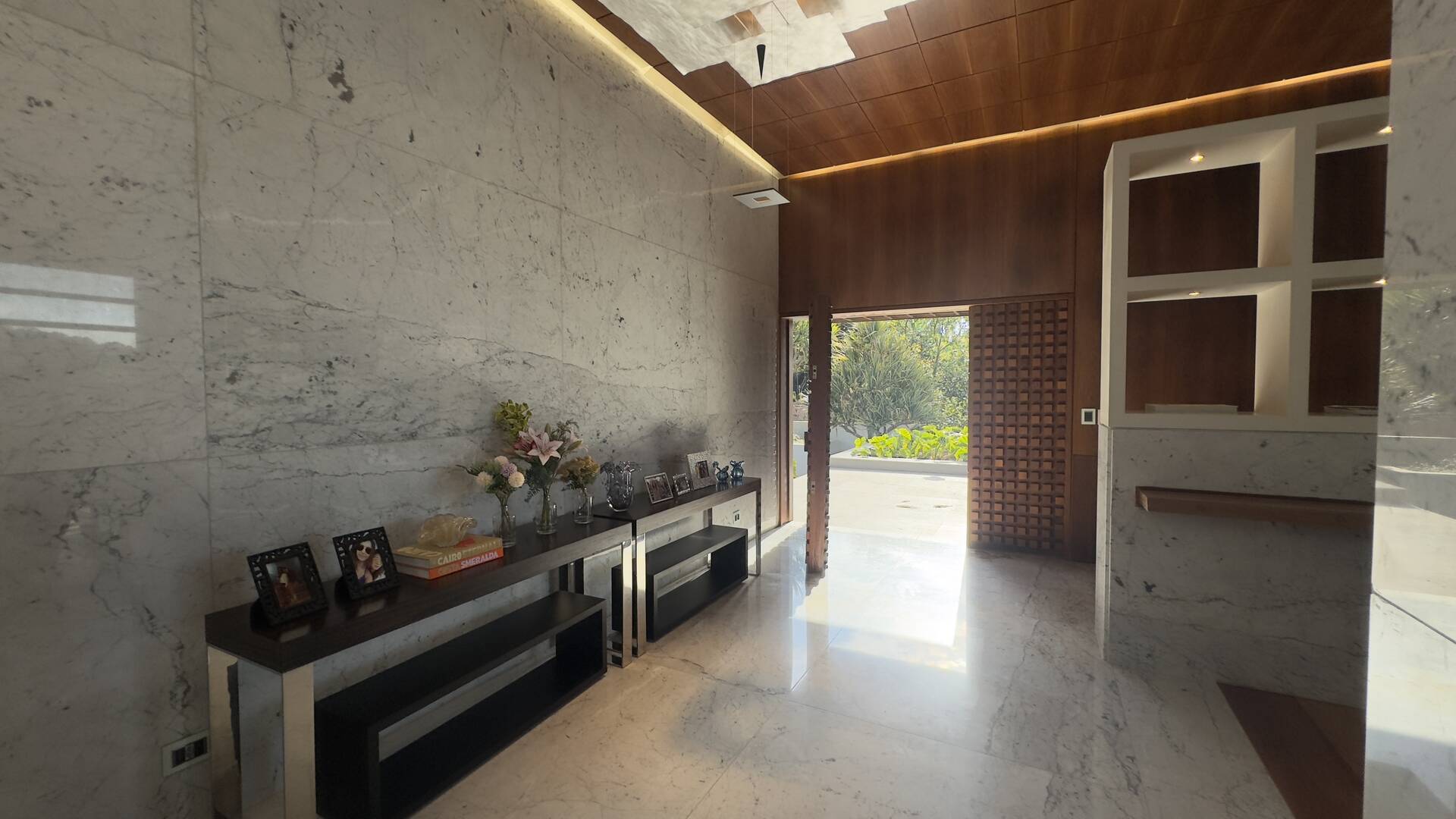 Casa Contemporânea com Vista Permanente, Piscina com Raia e Projeto Autoral em Alphaville