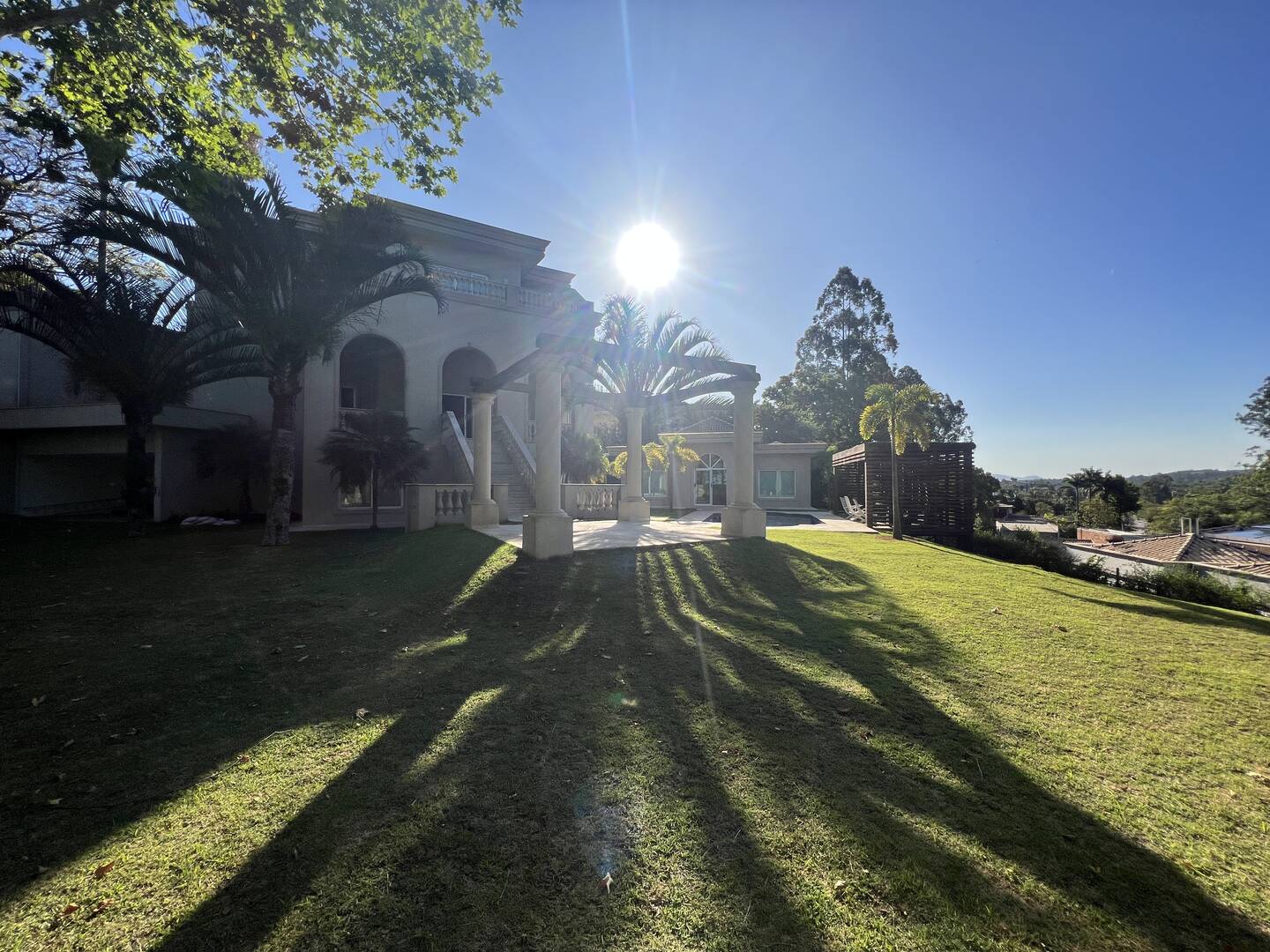 Casa esquina Tamboré 1 com 1500m2 de área não edificante