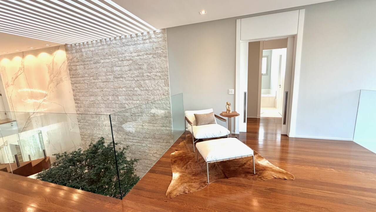 Casa à Venda no Tamboré 3 com 5 Suítes, Man Cave Exclusiva e Lazer Completo