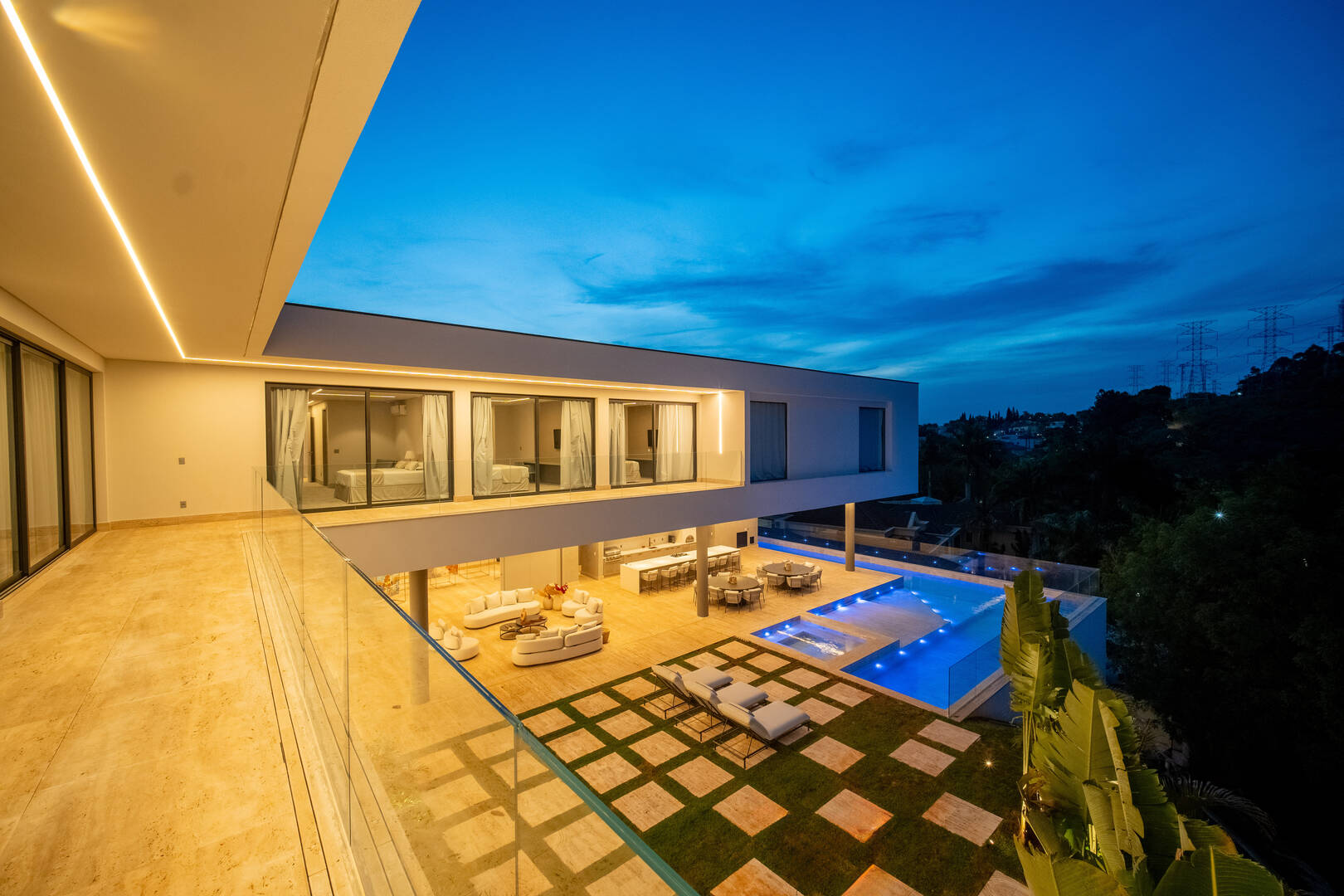 Casa à venda no Tamboré 2 com 6 suítes, SPA privativo, piscina e 2.385 m²