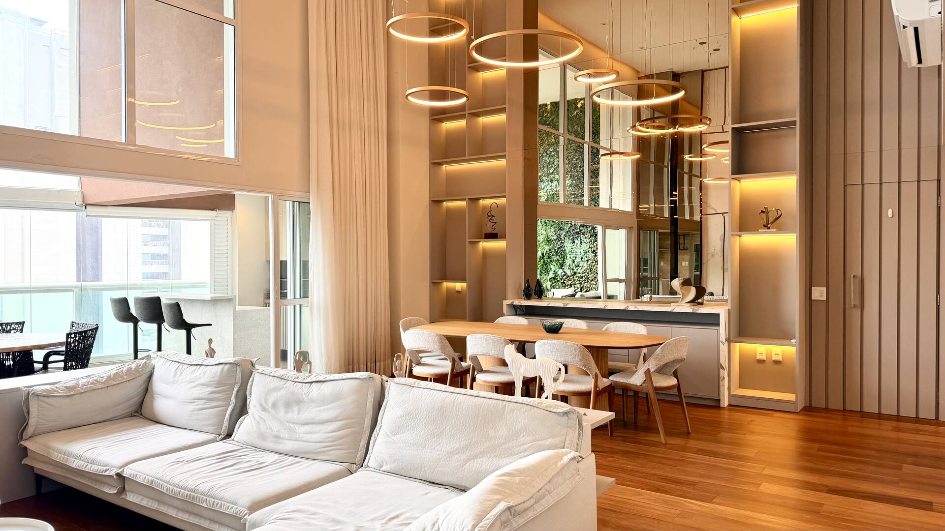 Apartamento mobiliado com 4 suítes e vista permanente para o lago em Alphaville
