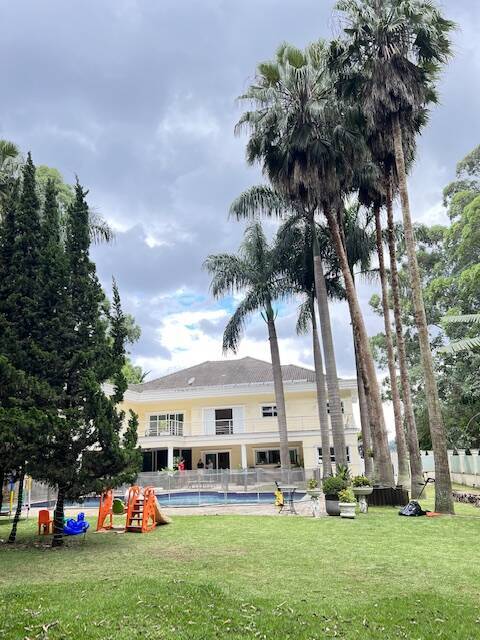 Casa no Tamboré 1 com 6 Suítes e Fundo para Ampla Área Verde Privativa