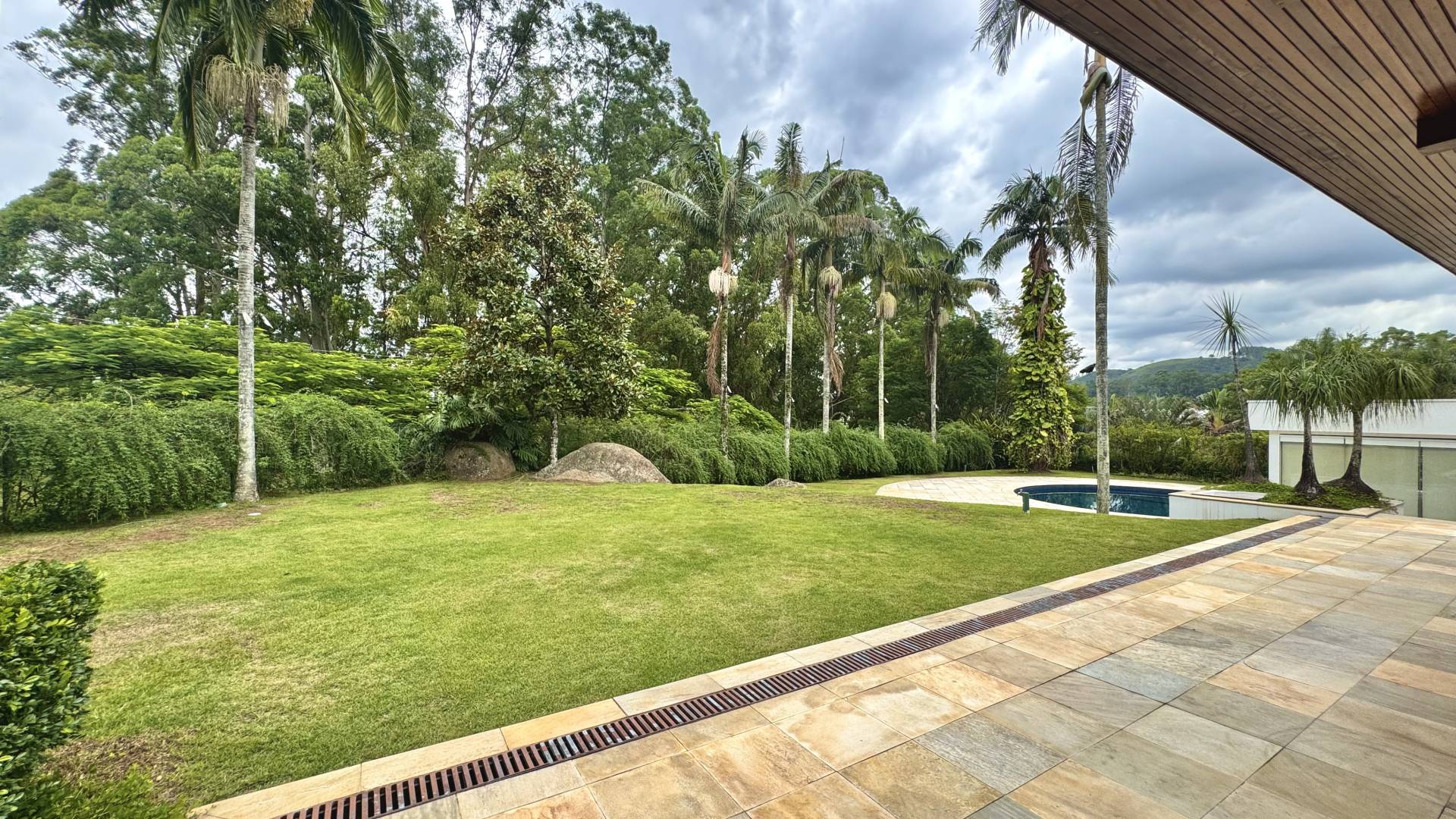 Casa com 6.300m² de terreno privativo - Residencial Tamboré 1