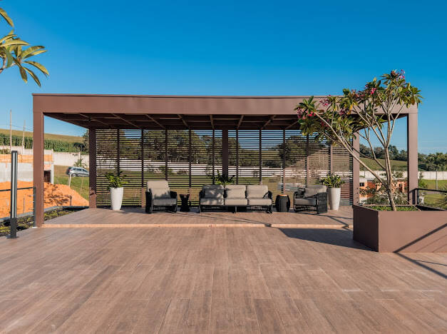 Casa à venda no Le Portier Nautic Residence com 5 suítes e acesso direto à represa