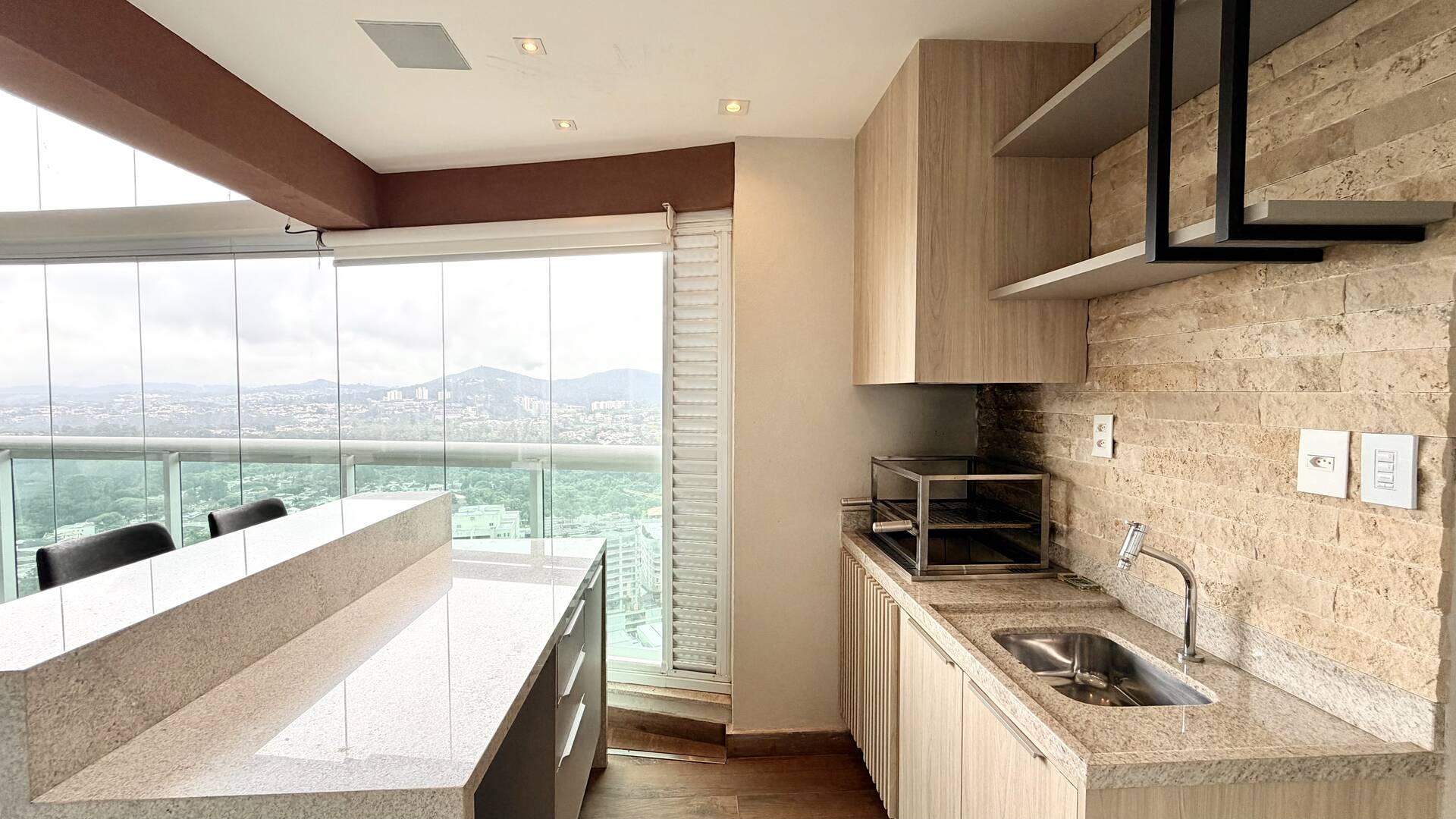 Apartamento mobiliado com 4 suítes e vista permanente para o lago em Alphaville