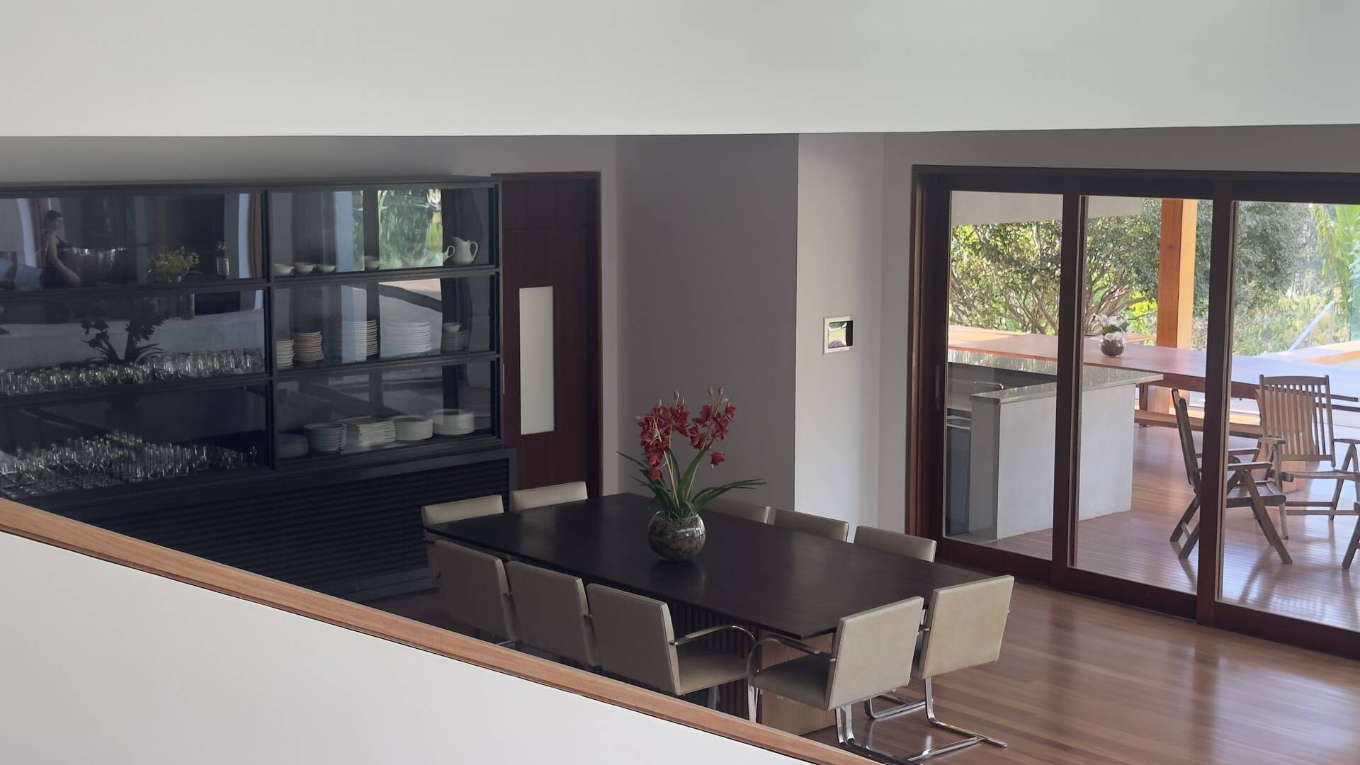 Casa Contemporânea com Vista Permanente, Piscina com Raia e Projeto Autoral em Alphaville