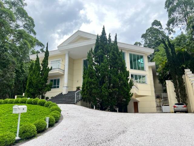 Casa no Tamboré 1 com 6 Suítes e Fundo para Ampla Área Verde Privativa