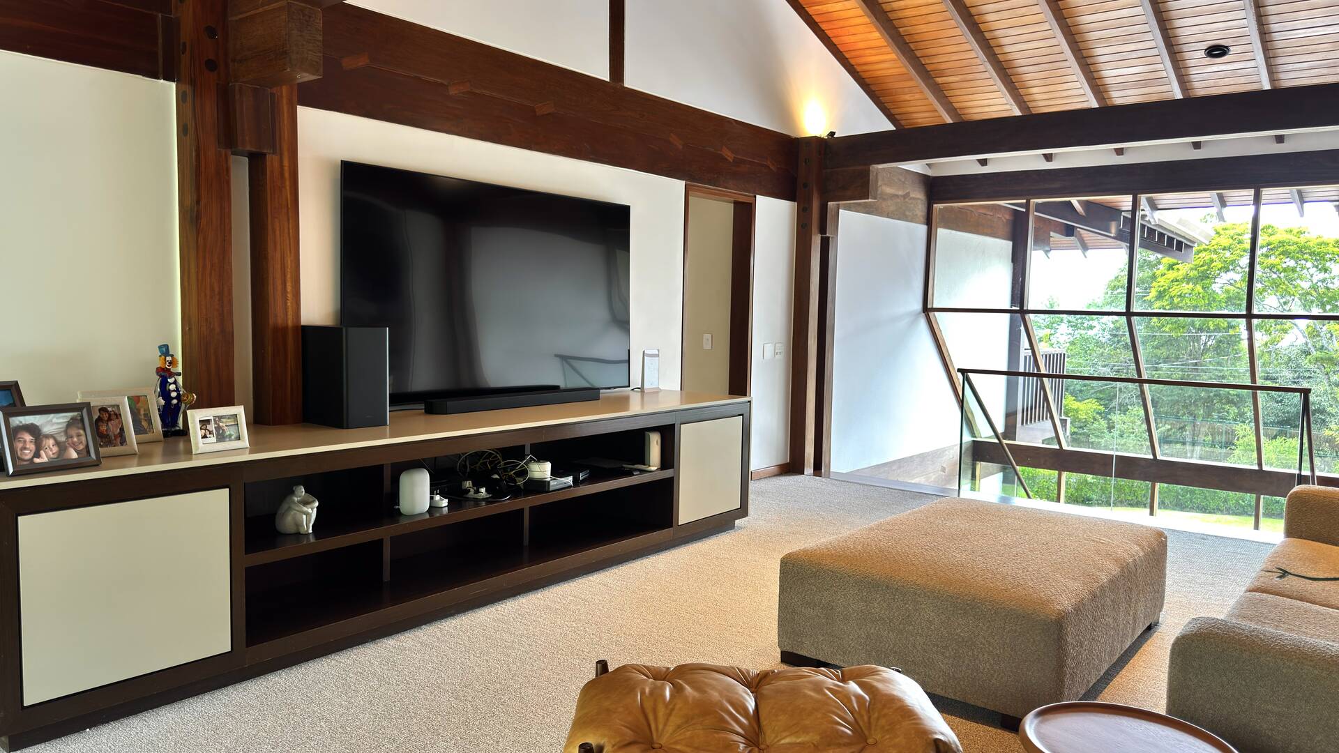 Casa com 5 suítes, terreno de 2.500 m² e vista aberta à venda no Alphaville 8