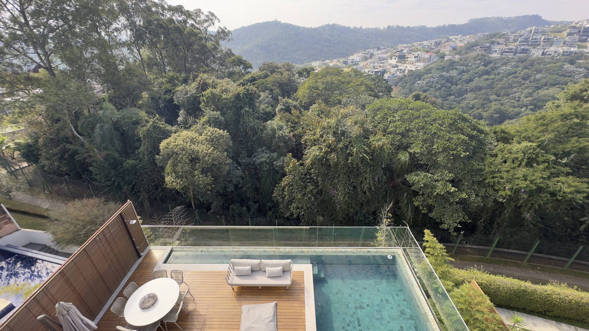 Casa Contemporânea à Venda no Alphaville Gênesis 1 com Vista Permanente para a