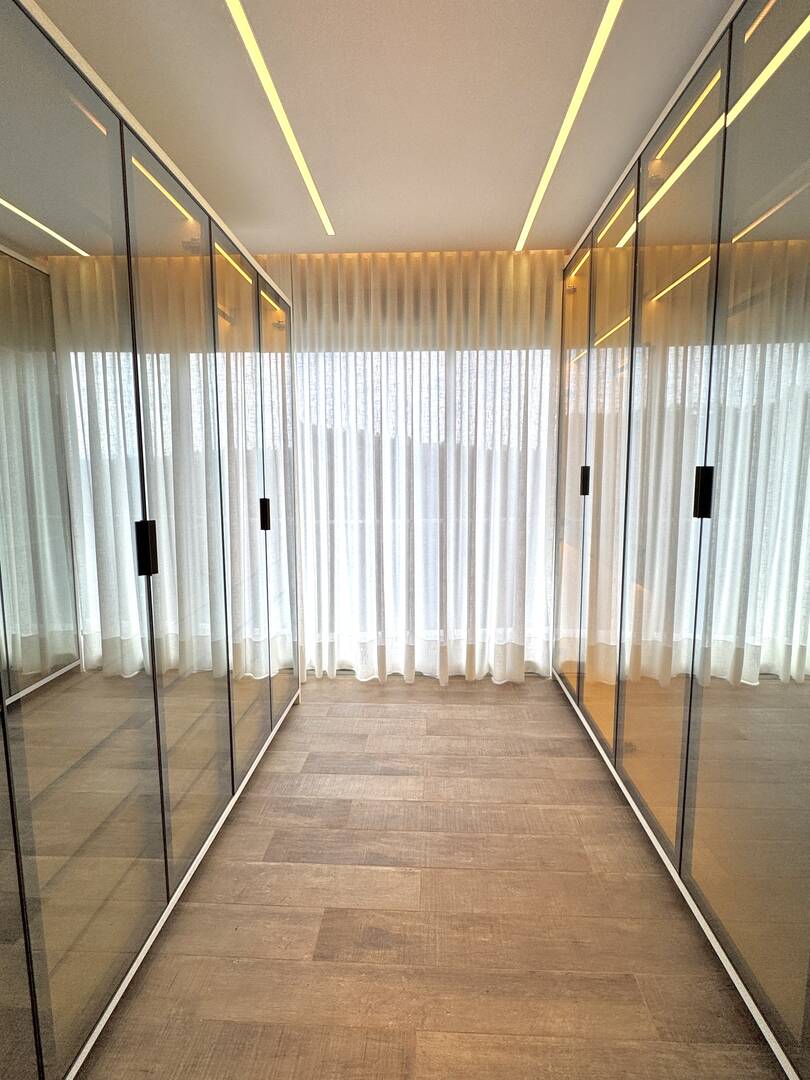 Casa contemporânea com lazer completo e elevador