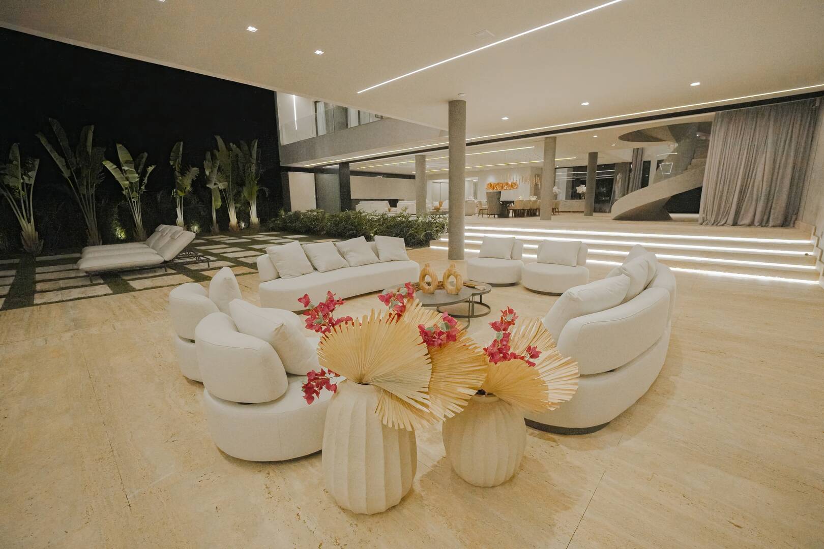 Casa à venda no Tamboré 2 com 6 suítes, SPA privativo, piscina e 2.385 m²