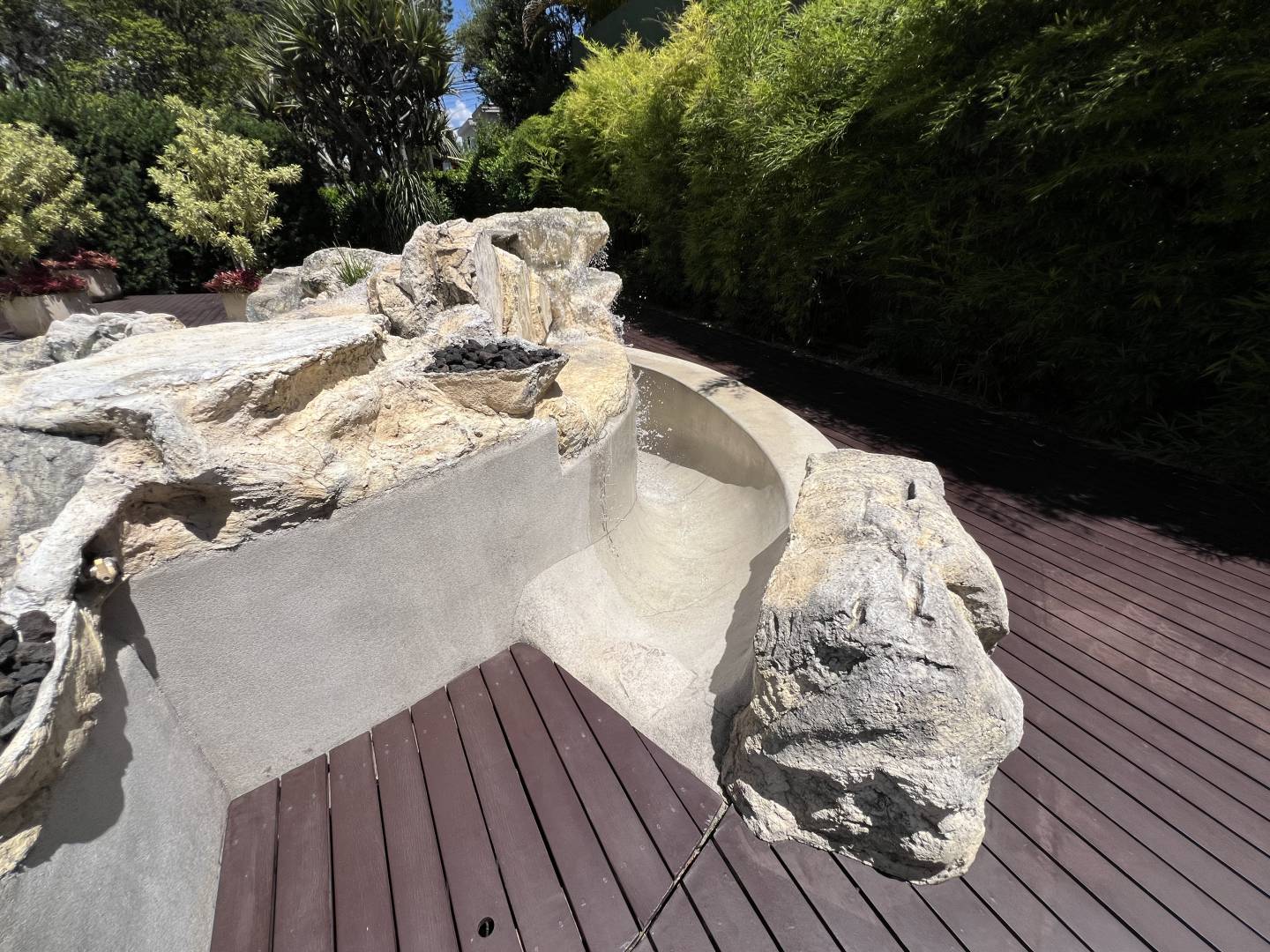 Casa à venda no Alphaville Residencial 2 com 5 suítes, piscina natural e firepit