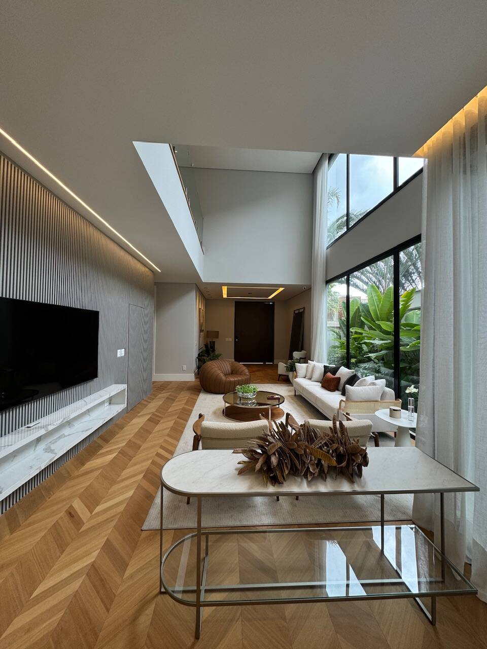 Casa de Alto Padrão com Elevador e Área Gourmet Integrada em Alphaville
