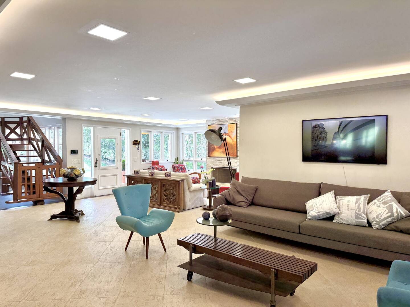 Casa à Venda no Tamboré 1 com 4.000 m², Vista Permanente e Estilo Casa de Campo