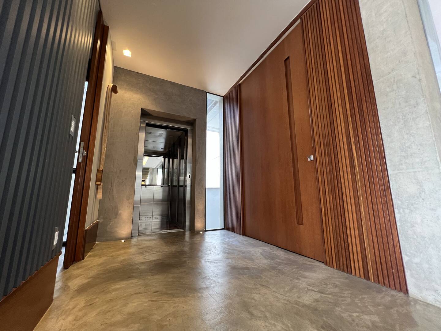 Casa Contemporânea à Venda no Alphaville Gênesis 1 com Vista Permanente para a