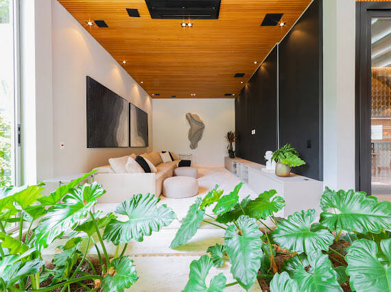 Casa à venda no Tamboré 2 com projeto Rodrigo Latorre e adega climatizada para 700 garrafas