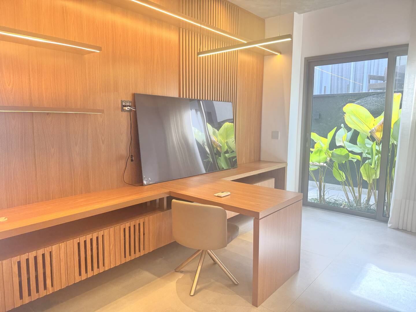 Casa contemporânea com lazer completo e elevador