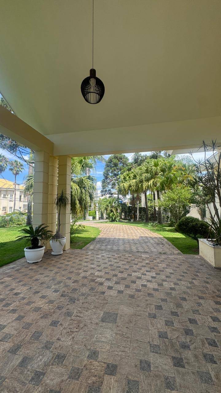 Casa com 5.700m² de terreno no Residencial Tamboré 1