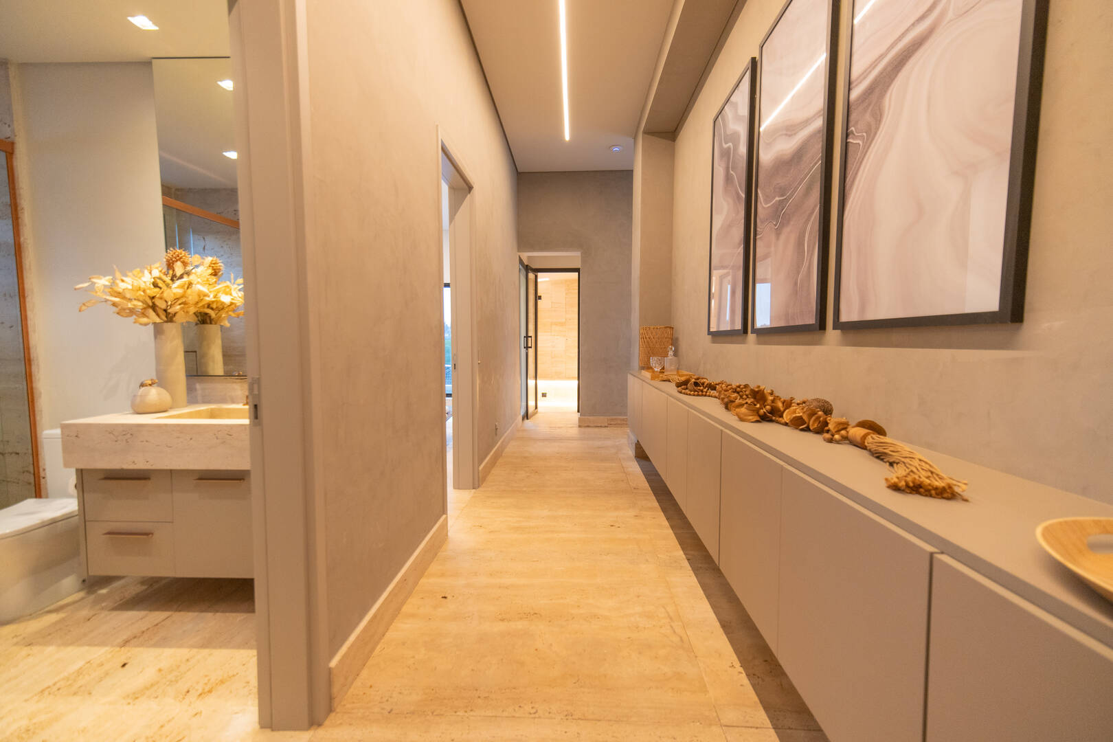 Casa à venda no Tamboré 2 com 6 suítes, SPA privativo, piscina e 2.385 m²