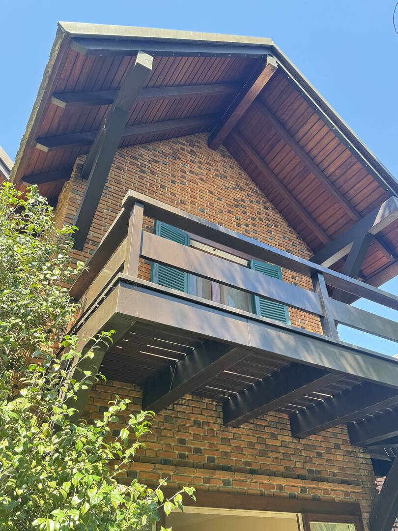 Casa de arquitetura assinada por Sidônio Porto no Tamboré 1