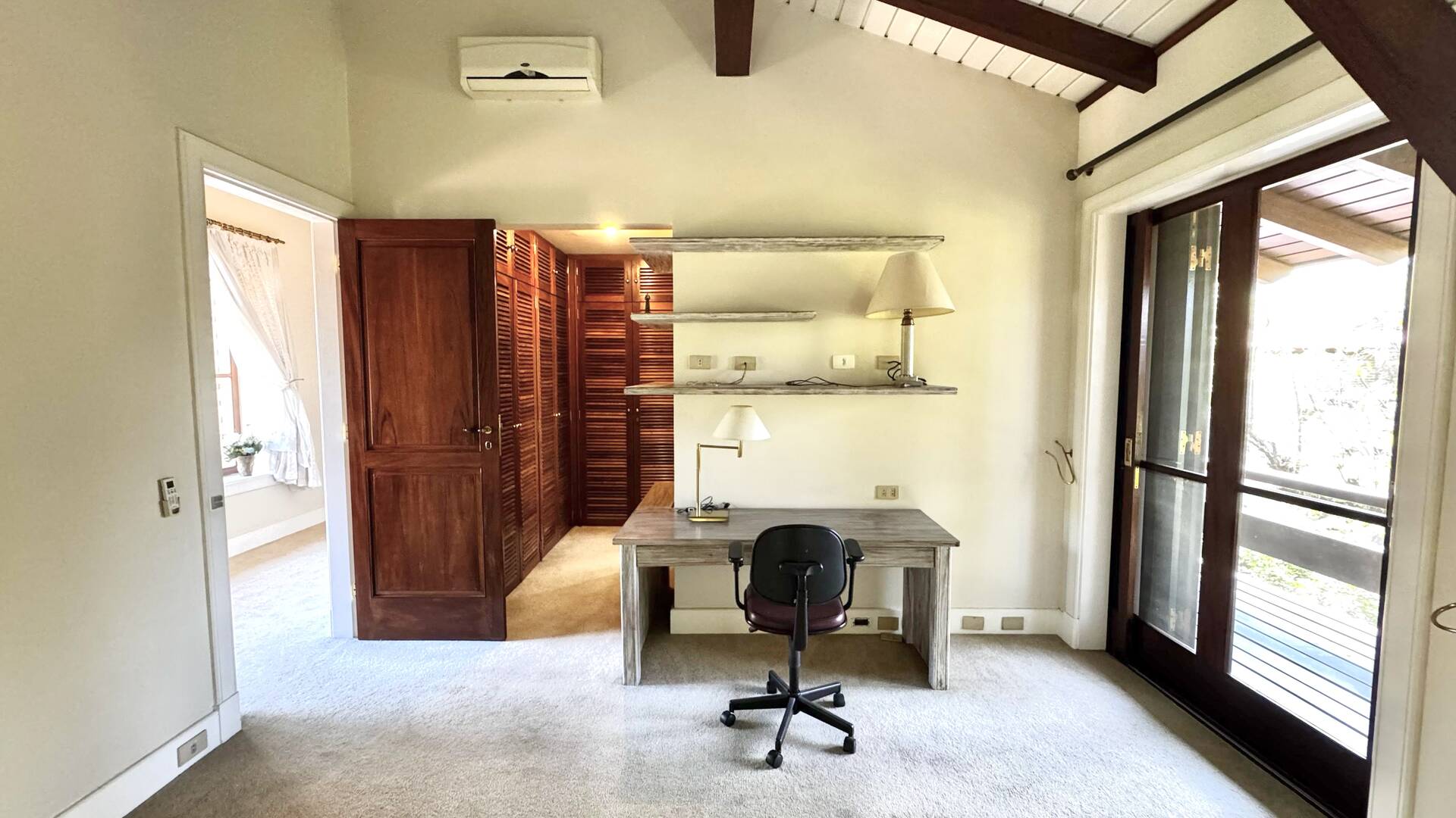 Casa de arquitetura assinada por Sidônio Porto no Tamboré 1
