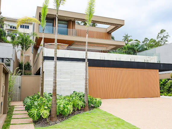 Casa à venda no Tamboré 2 com projeto Rodrigo Latorre e adega climatizada para 700 garrafas