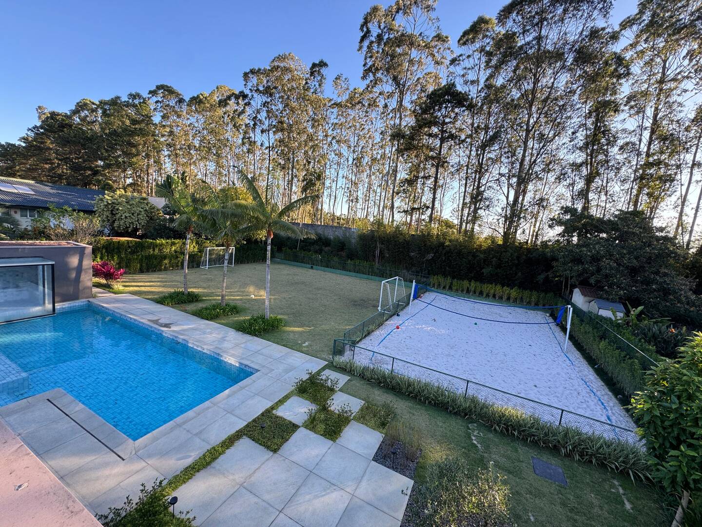 Casa com projeto de Breno Santiago e lazer completo no Haras Guancan