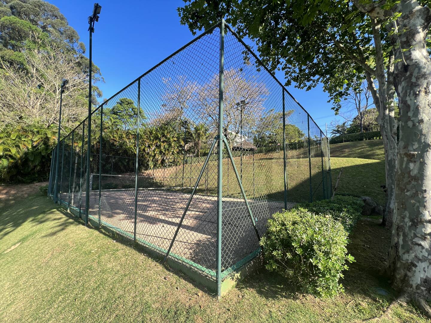 Casa esquina Tamboré 1 com 1500m2 de área não edificante