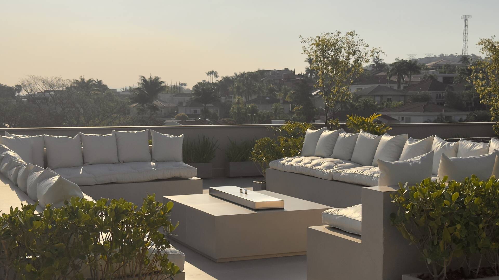 Casa à venda no Tamboré 2 com 1.800 m², 6 suítes e rooftop de 450 m²