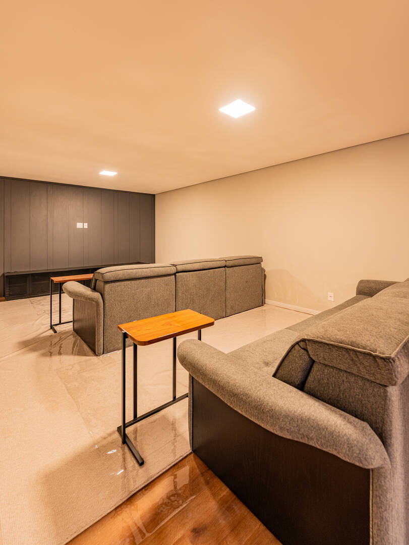 Casa porteira fechada à venda em Alphaville | 5 suítes, rooftop e mobiliada