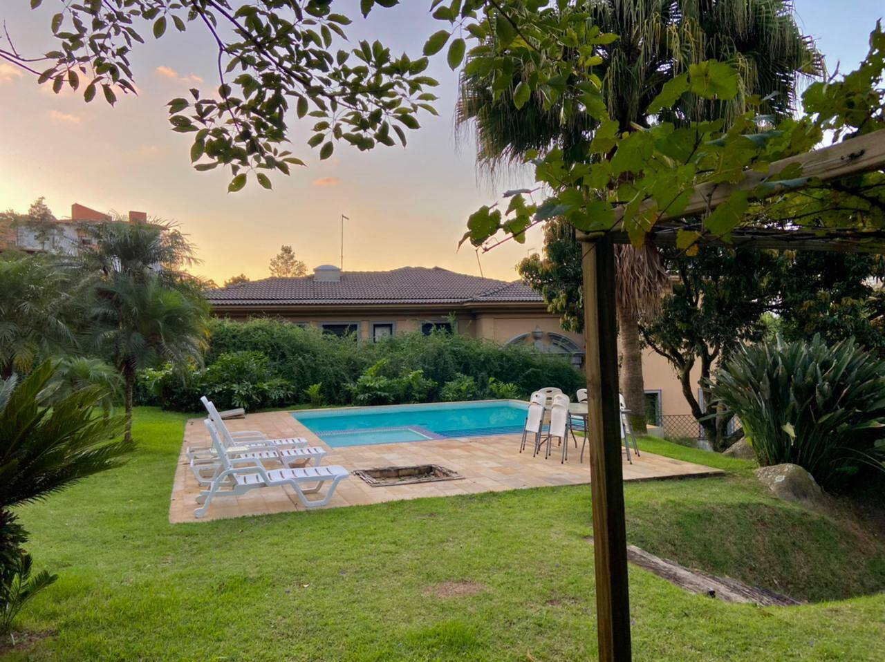 Casa Tamboré 1 - em frente ao lago