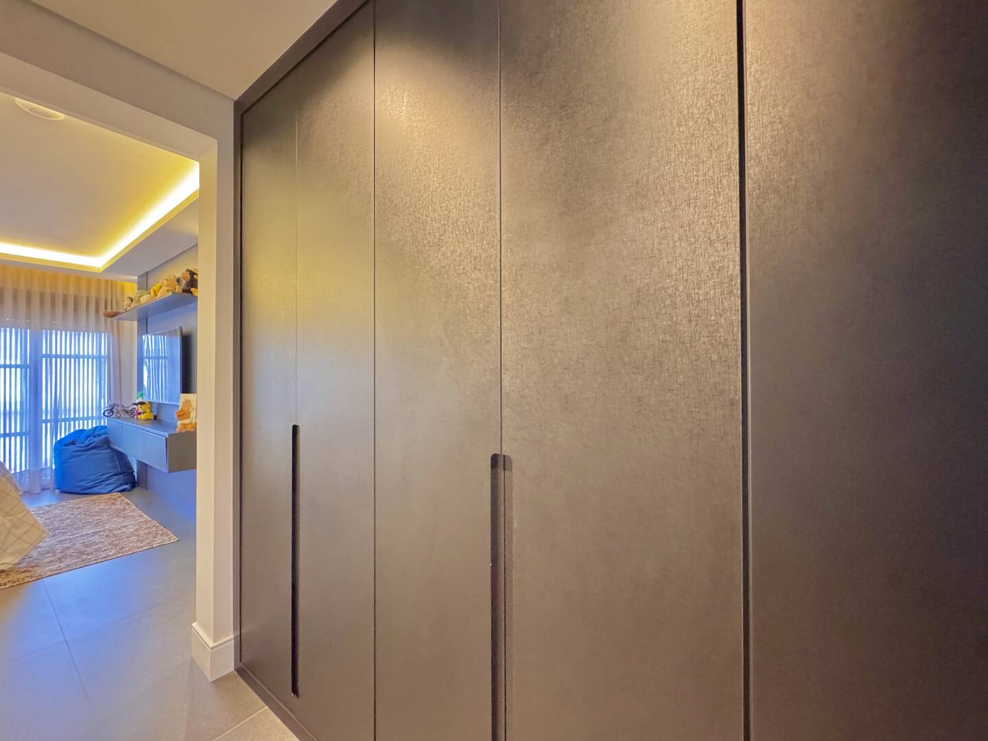 Casa nova e mobiliada à venda no Villa Solaia com 4 suítes e lazer completo