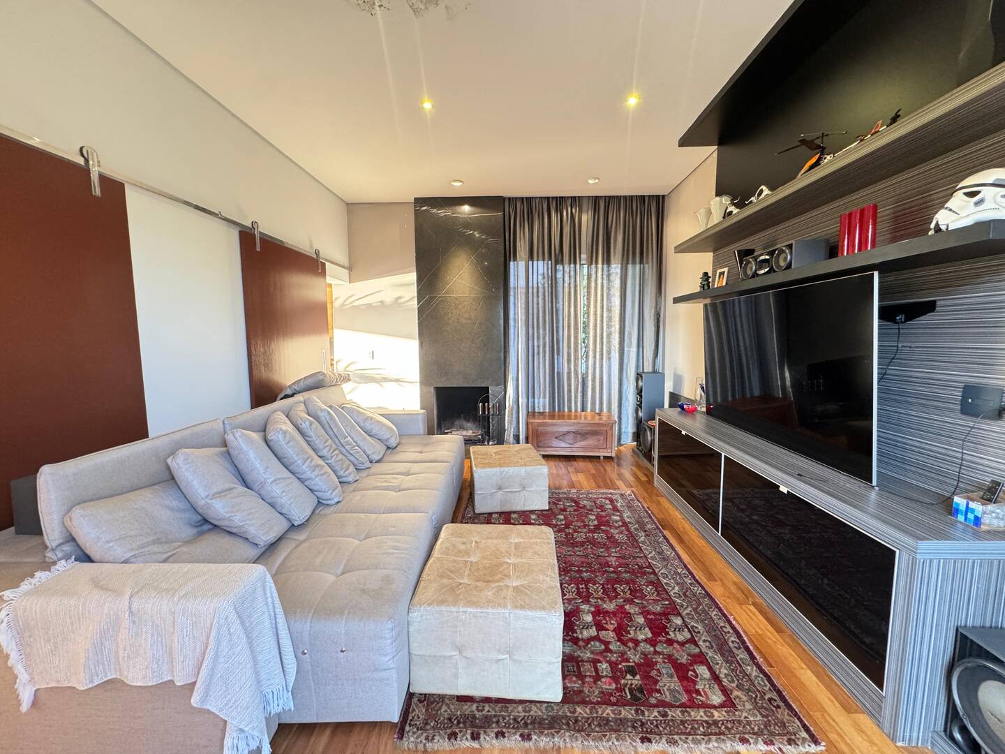 Casa à Venda no Tamboré 1 com Vista Permanente para o Lago e Rooftop Panorâmico