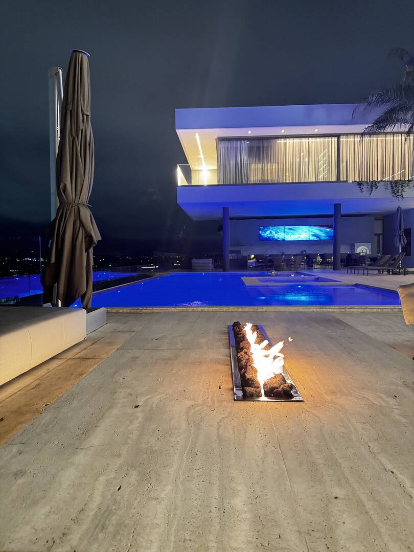 Casa com 6 suítes, vista panorâmica e arquitetura contemporânea no Tamboré 2