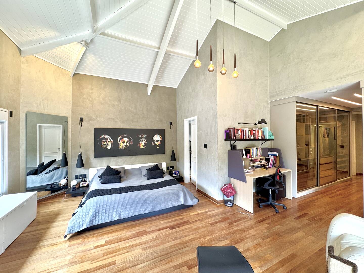 Casa à Venda no Tamboré 1 com 4.000 m², Vista Permanente e Estilo Casa de Campo
