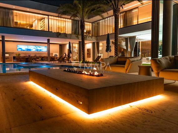 Casa com 6 suítes, vista panorâmica e arquitetura contemporânea no Tamboré 2