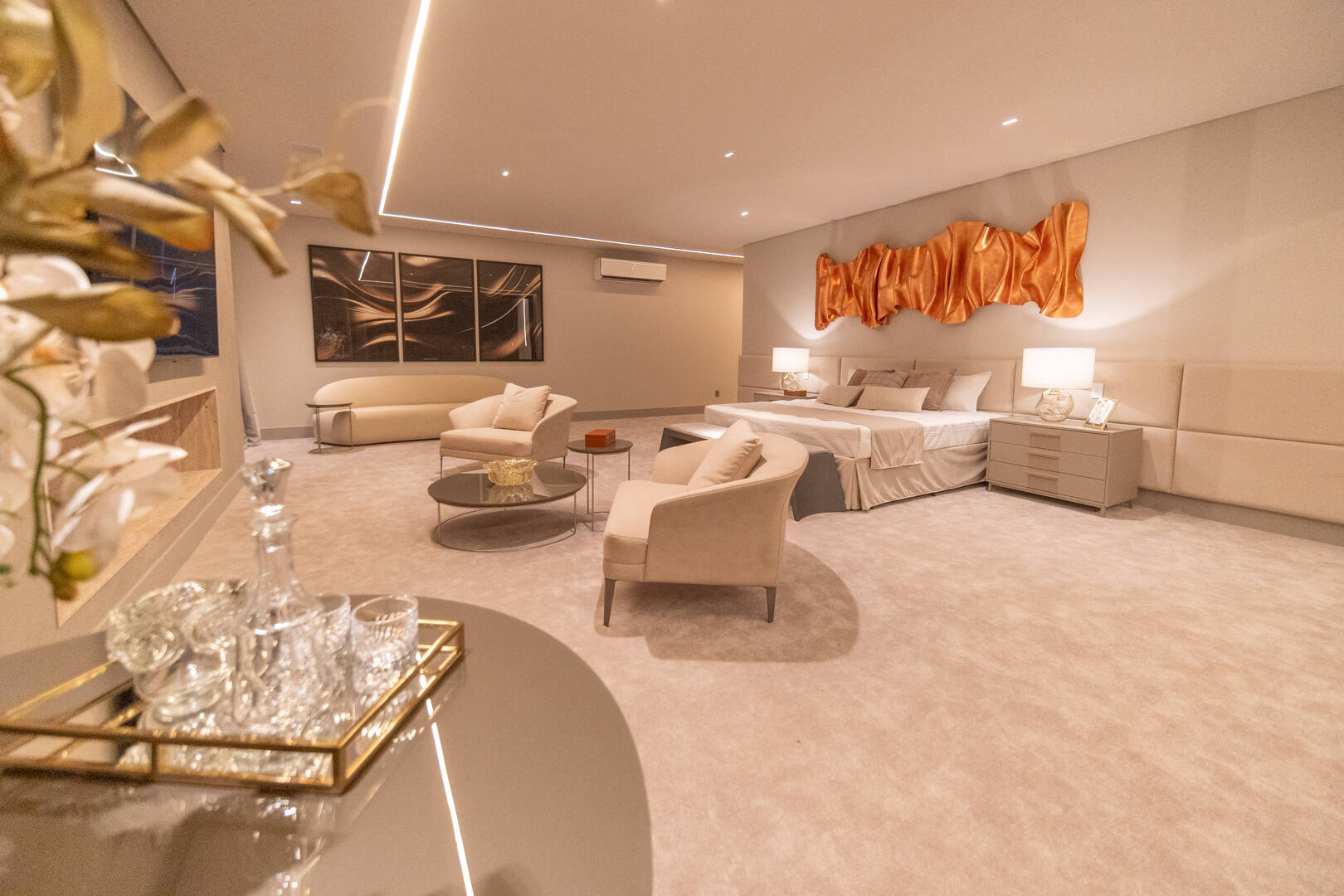 Casa à venda no Tamboré 2 com 6 suítes, SPA privativo, piscina e 2.385 m²