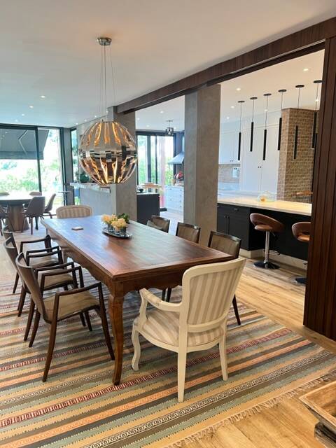 Casa Totalmente Reformada à Venda no Tamboré 1 | 5 Suítes e Ambientes Integrados
