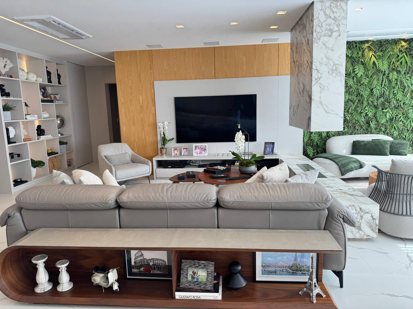 Apartamento mobiliado no ATRIA Alphaville com 3 suítes e automação completa