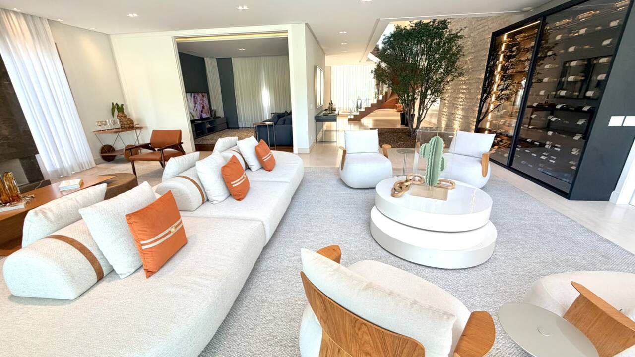 Casa à Venda no Tamboré 3 com 5 Suítes, Man Cave Exclusiva e Lazer Completo