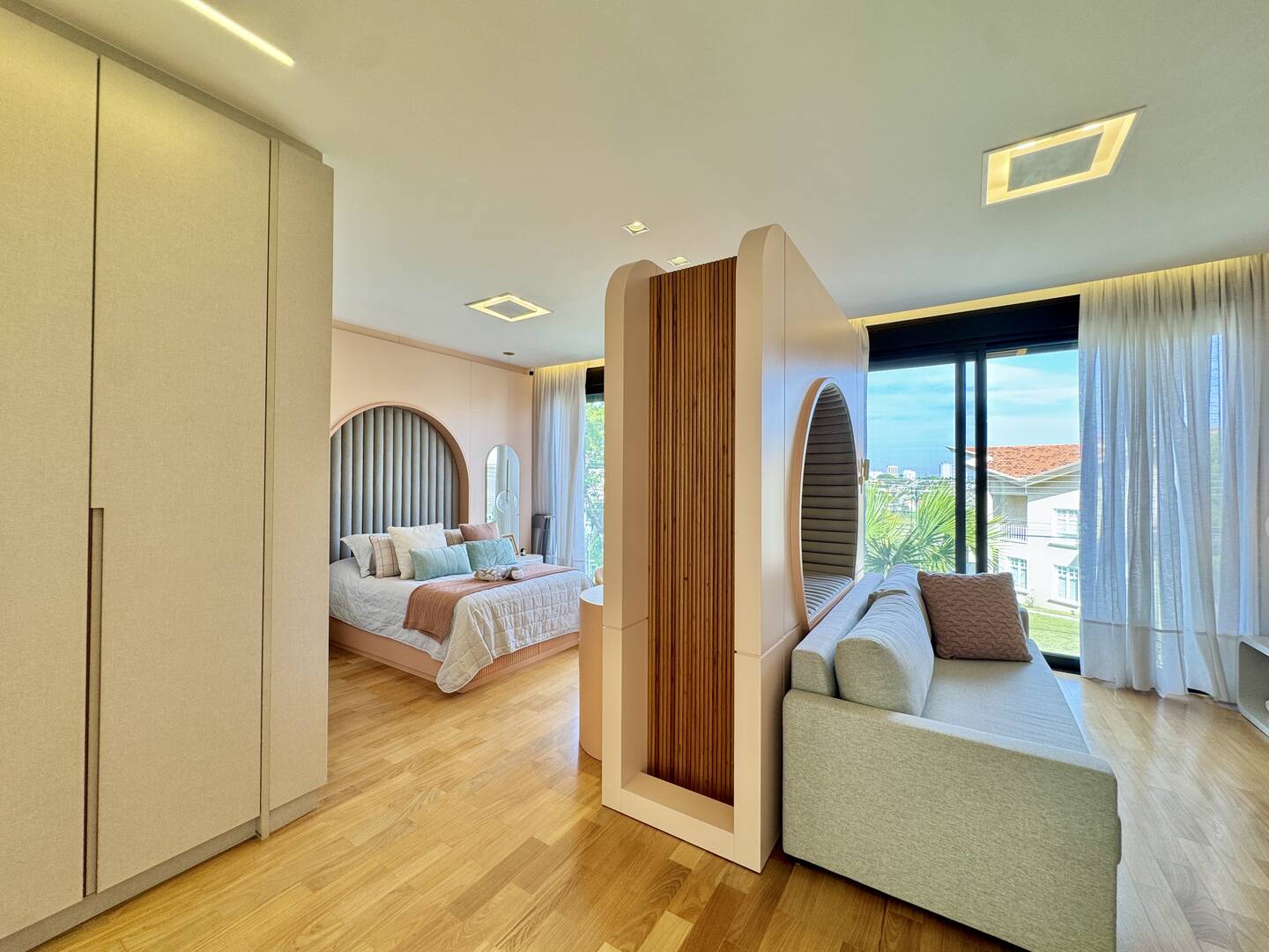 Casa mobiliada à venda no Alpha Zero com 4 suítes e energia fotovoltaica