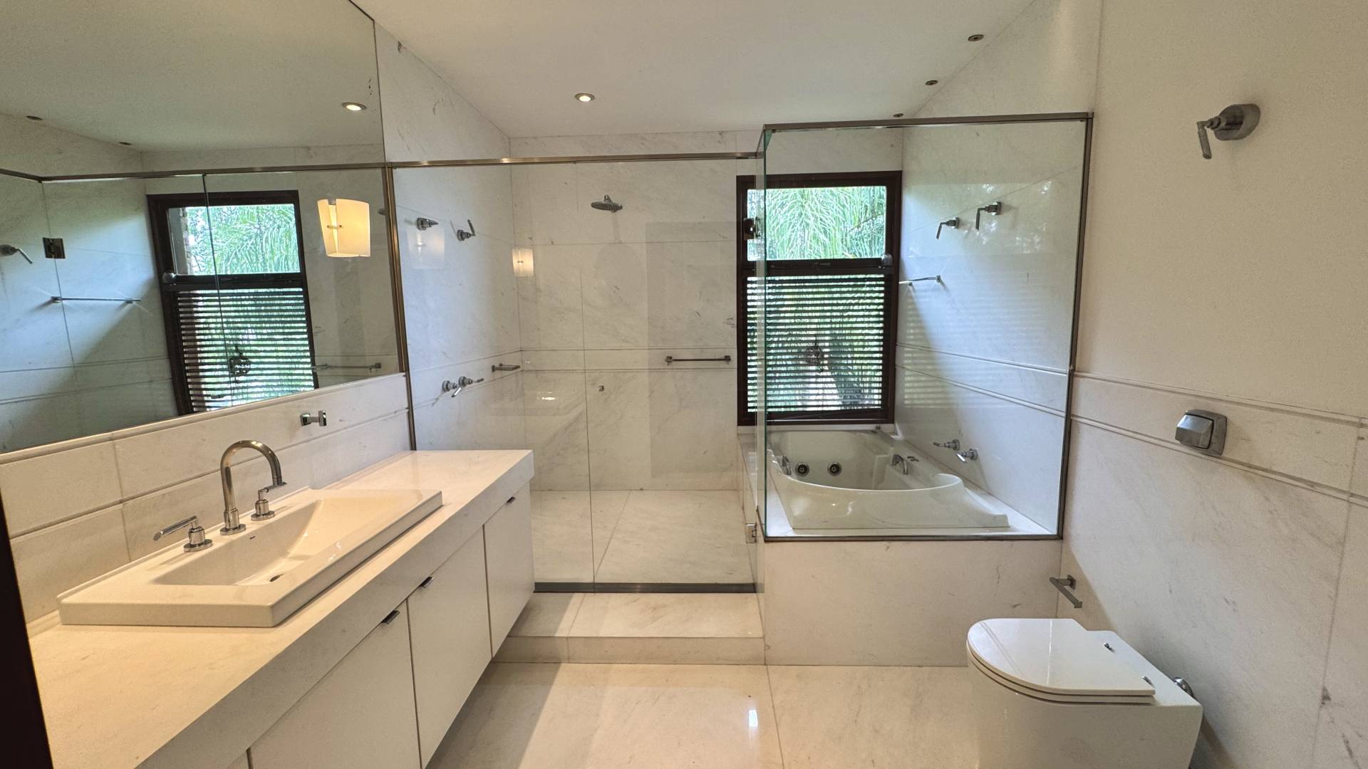 Casa com 6.300m² de terreno privativo - Residencial Tamboré 1