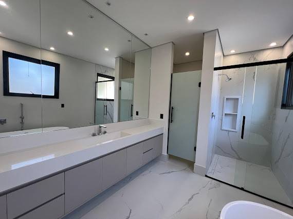 Casa à venda no Alphaville Residencial 1 com 5 suítes, adega climatizada 