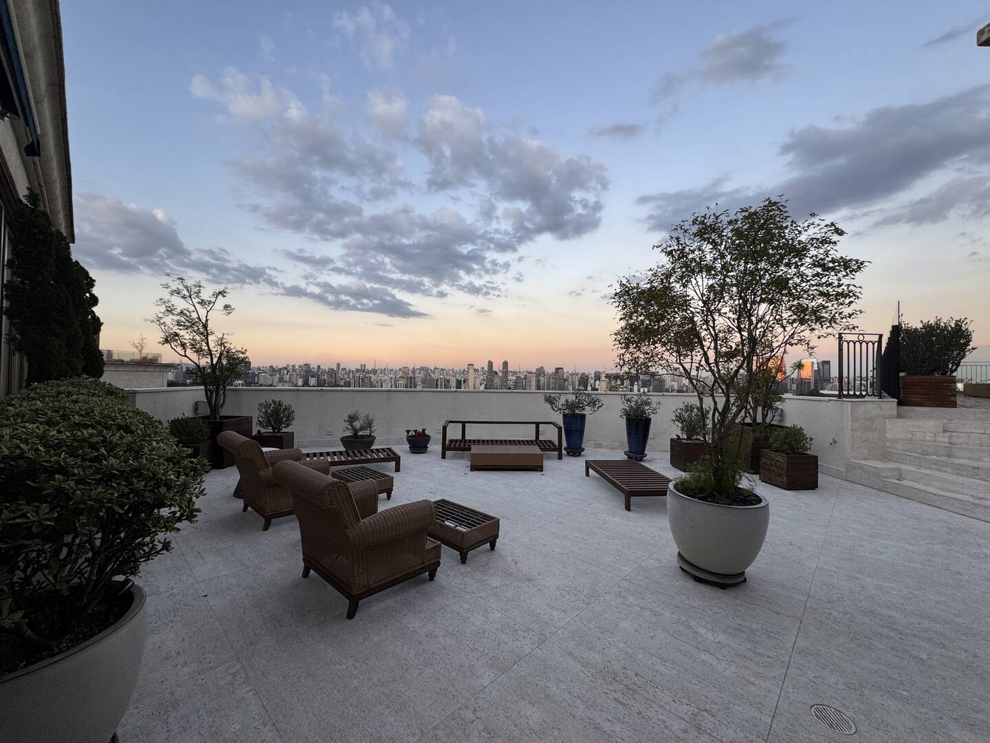 Cobertura duplex à venda em São Paulo com 1.170 m², 4 suítes, piscina privativa e 10 vagas
