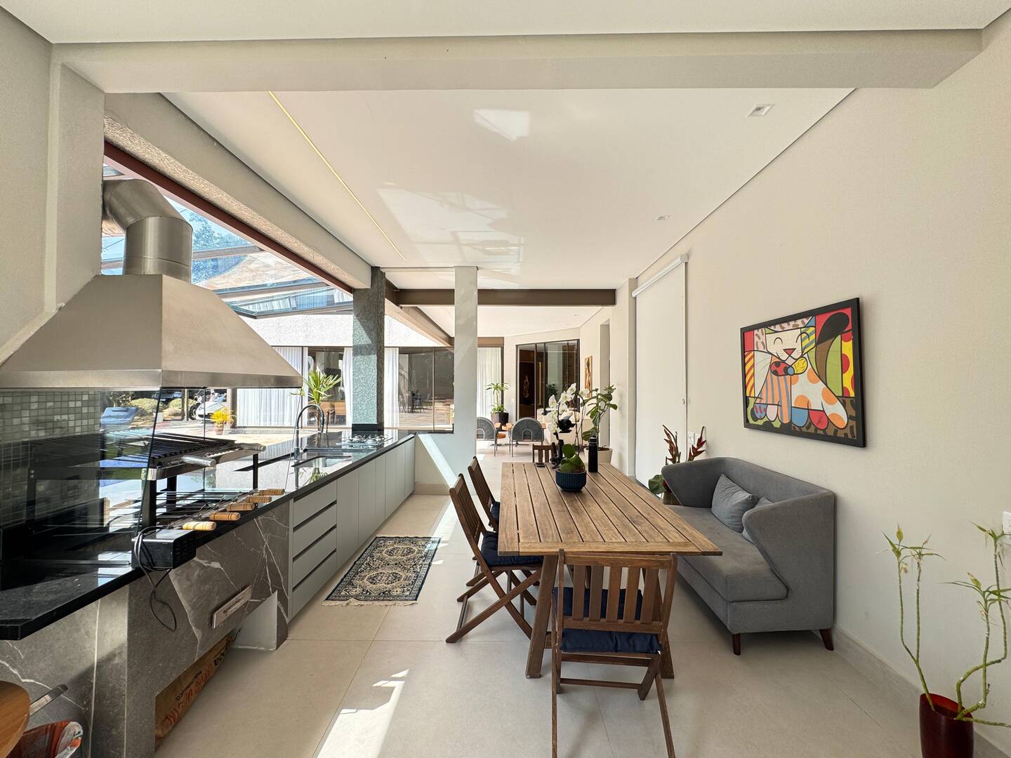 Casa Contemporânea à Venda no Tamboré 1 com 5 Suítes e Lazer Integrado