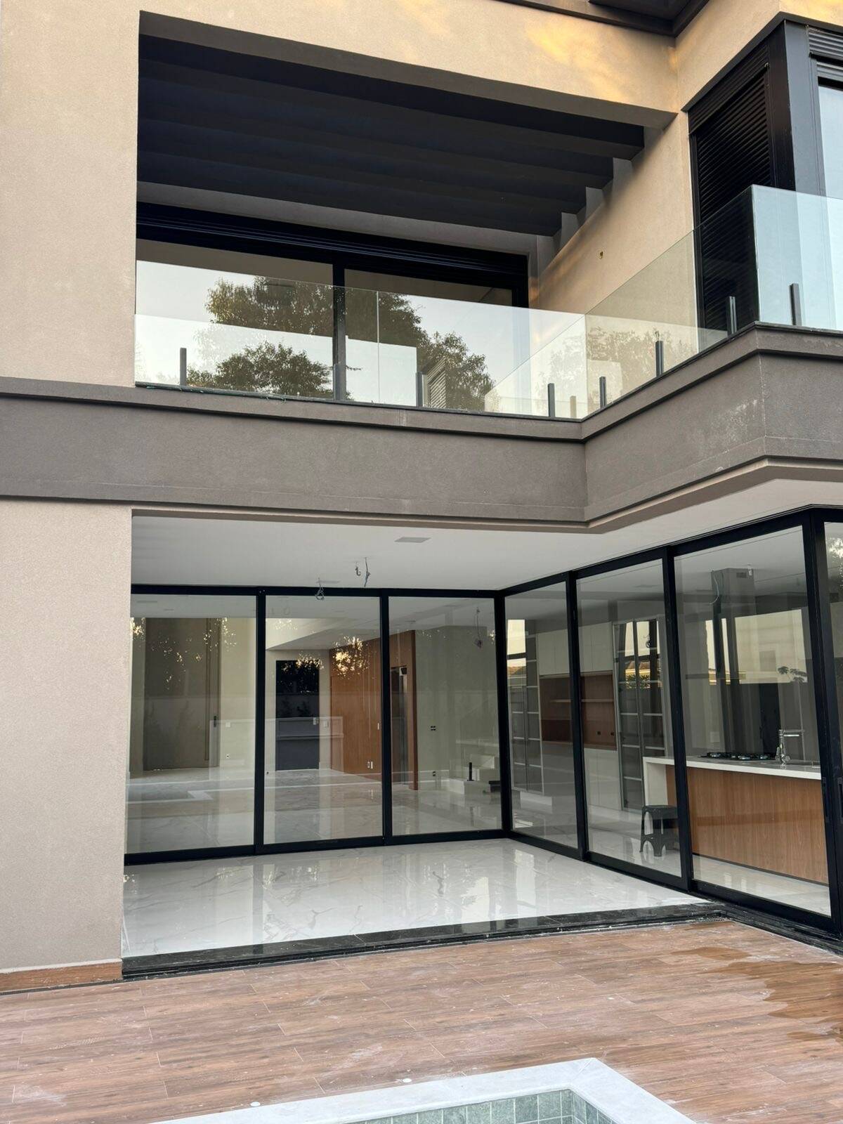 Casa à venda no Gênesis 2 com 4 suítes, elevador e fundos para a mata