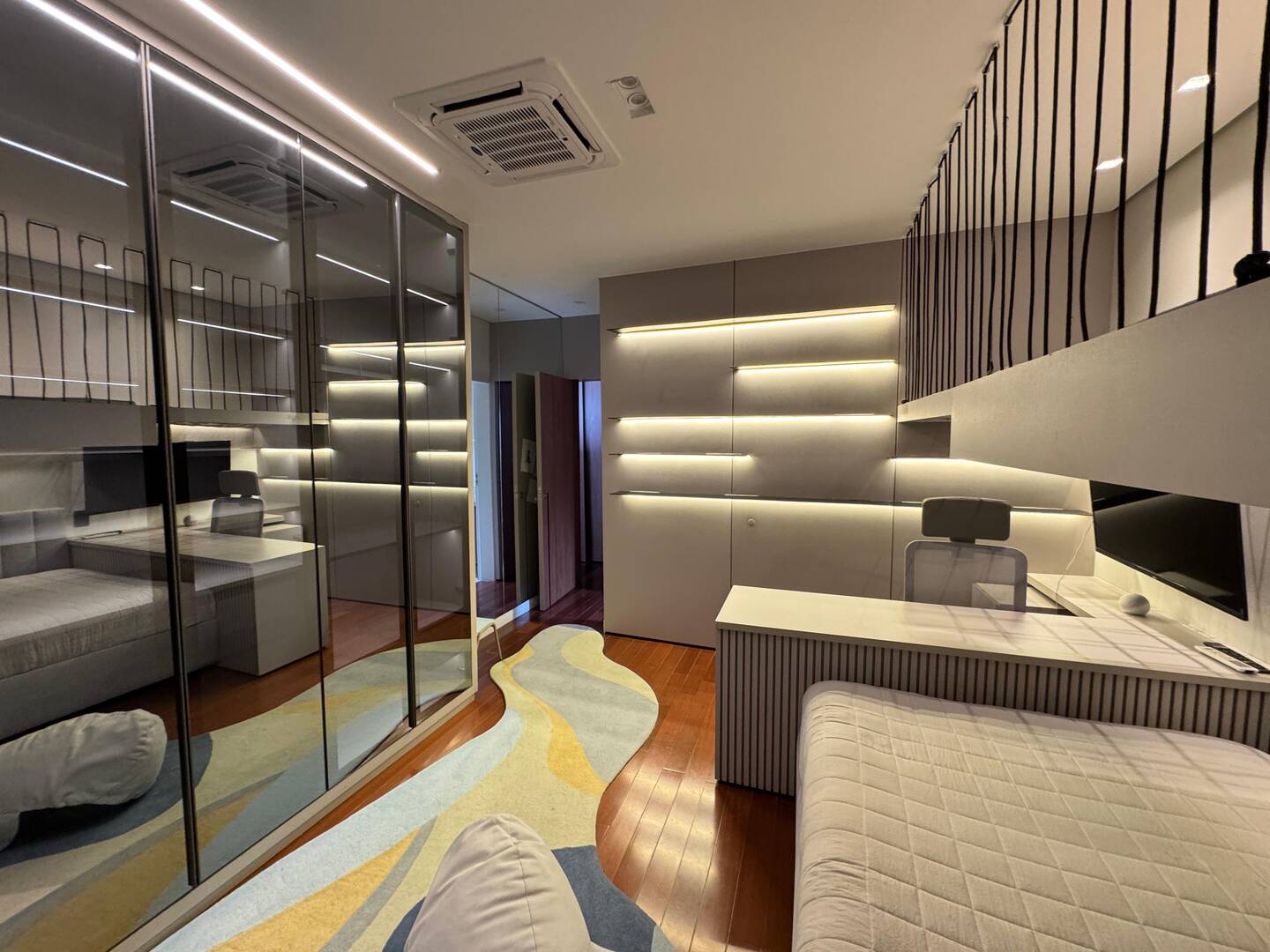 Casa mobiliada à venda no Gênesis 2 com 3 suítes, automação e adega climatizada