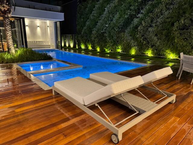 Casa à venda com 1.469 m², 6 suítes, rooftop e cinema privativo em Alphaville