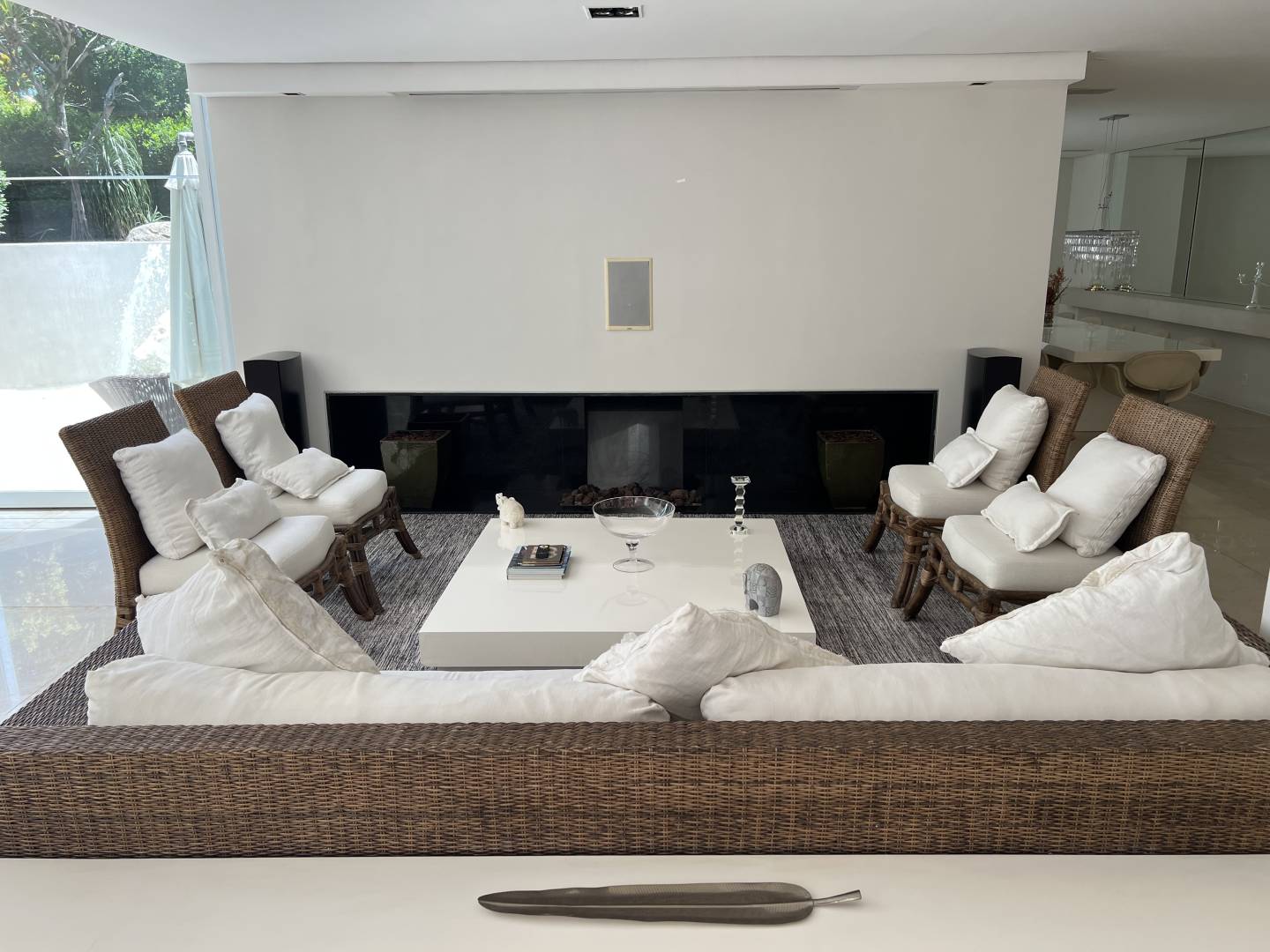 Casa à venda no Alphaville Residencial 2 com 5 suítes, piscina natural e firepit