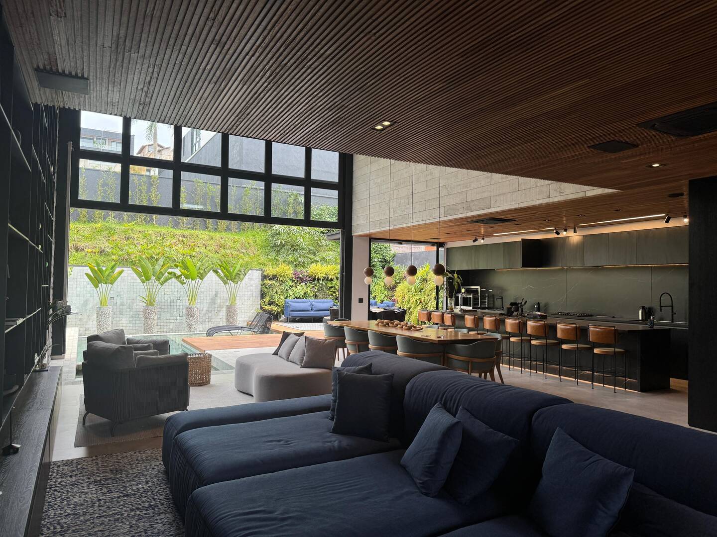 Casa mobiliada à venda no Gênesis 2 com 3 suítes, automação e adega climatizada